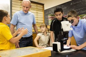 Eduolog - Öğretmenlerin öğrencilerle olumlu ilişkiler geliştirmeleri için stratejiler